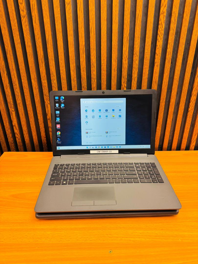 HP Notebook 250 G7 - View 2