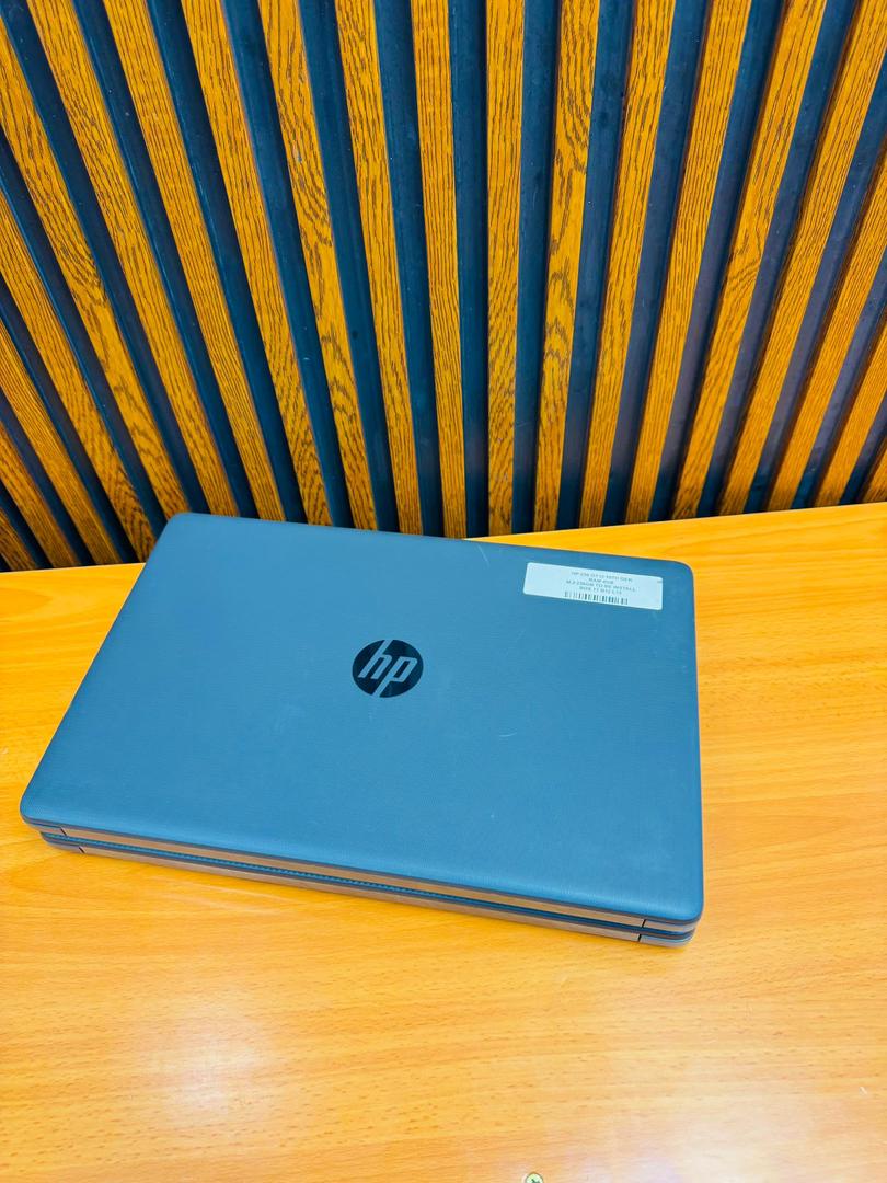 HP Notebook 250 G7 - View 3