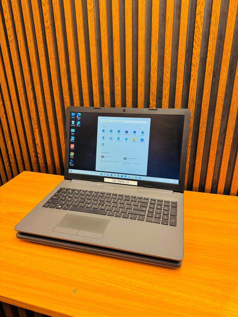 HP Notebook 250 G7 - View 4
