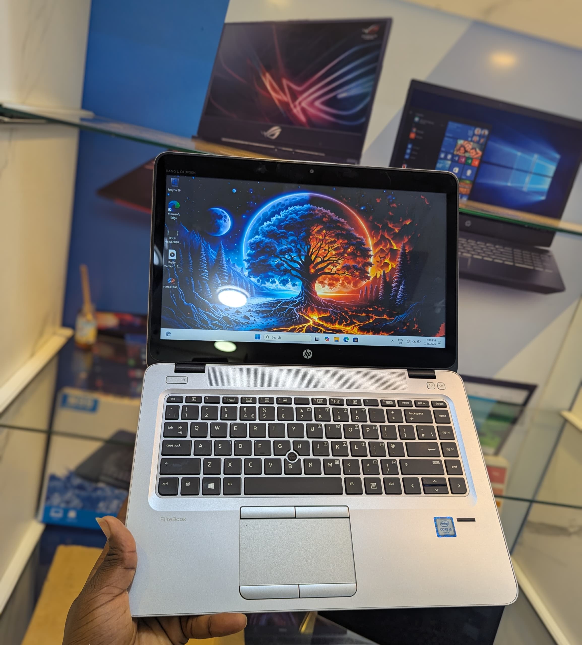 HP EliteBook 840 G3 Core i5 (Touchscreen) - View 2