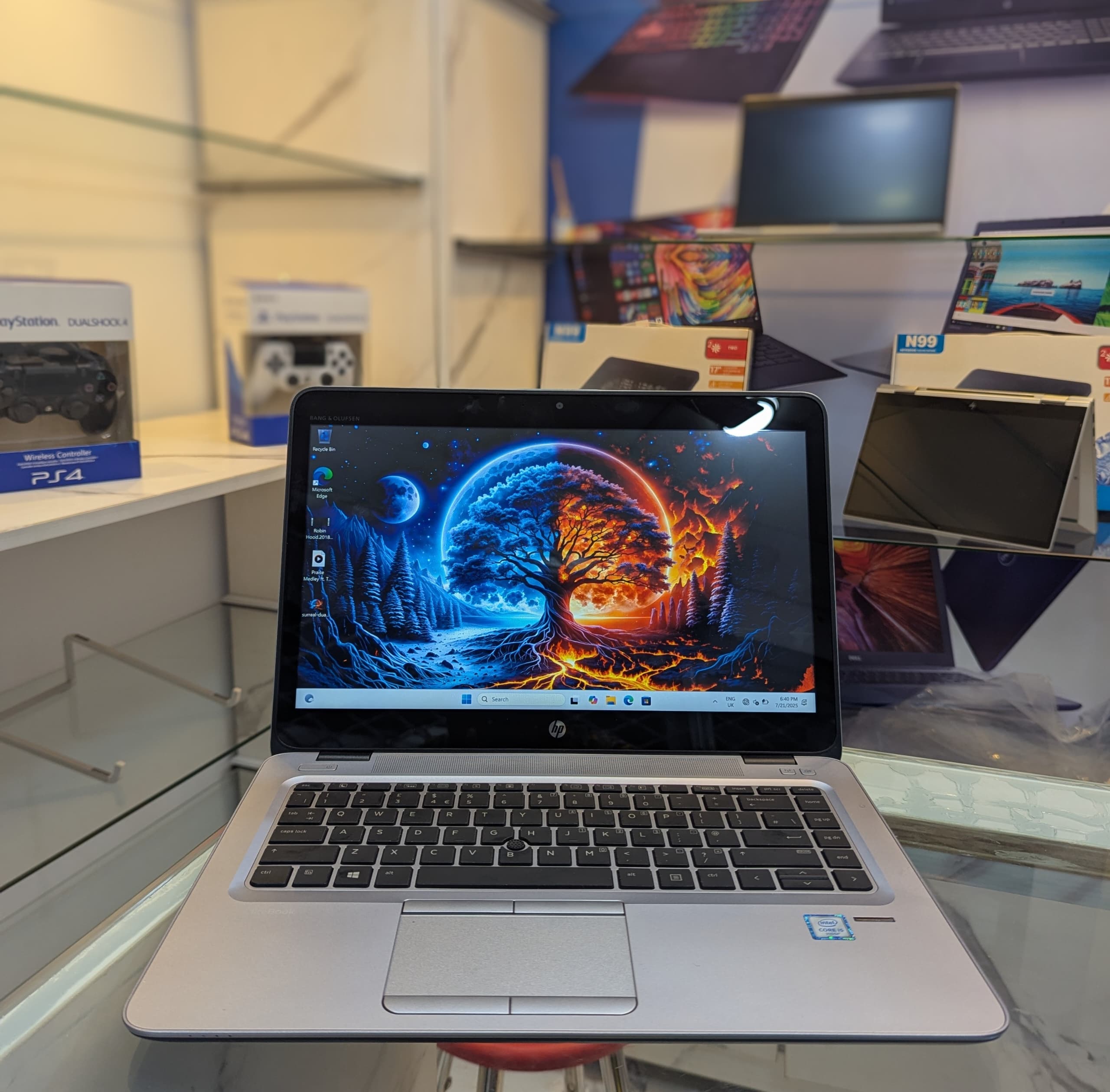 HP EliteBook 840 G3 Core i5 (Touchscreen) - View 4